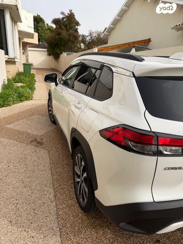 מודעת רכב טויוטה קורולה קרוס