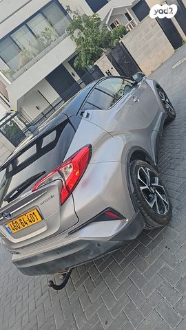 מודעת רכב טויוטה C-HR