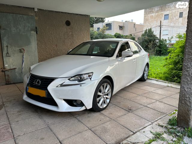מודעת רכב לקסוס IS