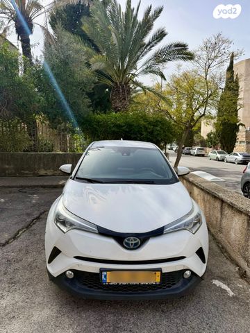 מודעת רכב טויוטה C-HR