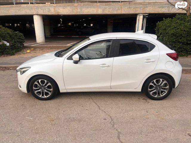 מודעת רכב מאזדה 2