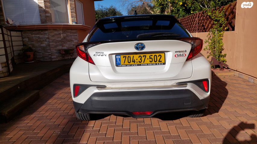 מודעת רכב טויוטה C-HR