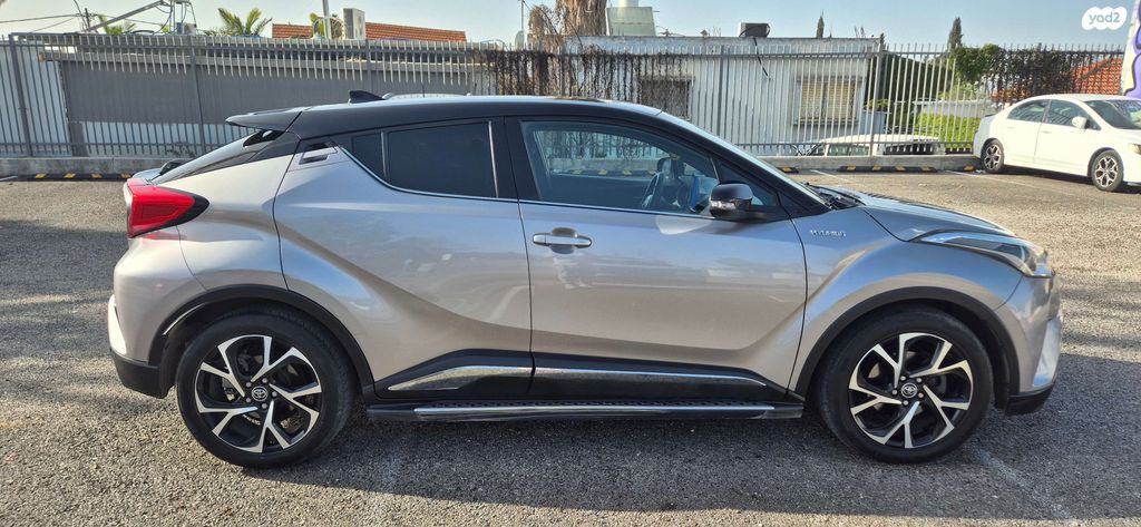 מודעת רכב טויוטה C-HR