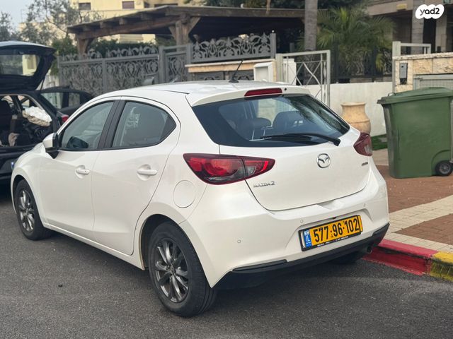 מודעת רכב מאזדה 2