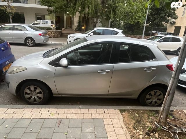 מודעת רכב מאזדה 2