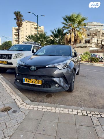 מודעת רכב טויוטה C-HR
