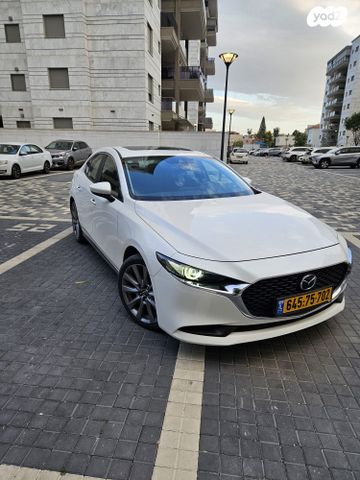 מודעת רכב מאזדה 3