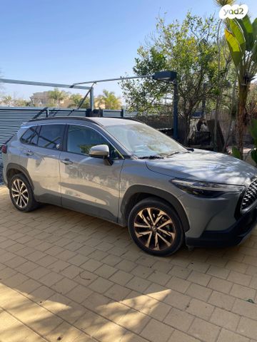 מודעת רכב טויוטה קורולה קרוס