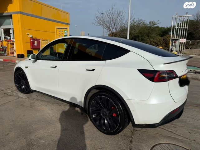 מודעת רכב טסלה מודל Y