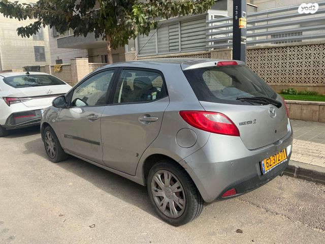 מודעת רכב מאזדה 2