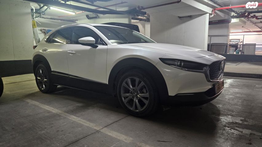 מודעת רכב מאזדה CX-30
