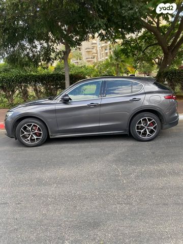 מודעת רכב אלפא רומיאו סטלביו