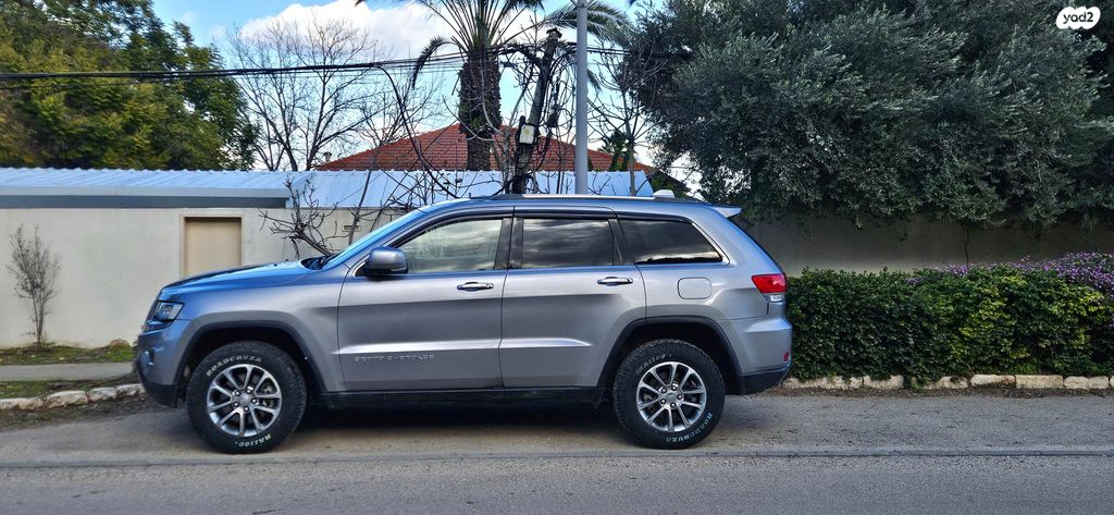 מודעת רכב ג'יפ גרנד צ'ירוקי