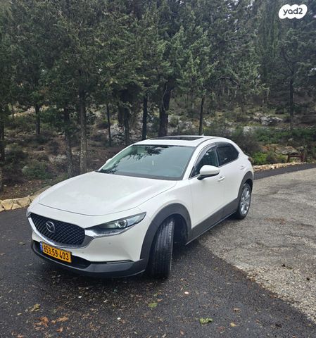 מודעת רכב מאזדה CX-30