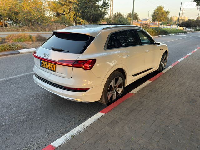מודעת רכב אאודי E-tron 2