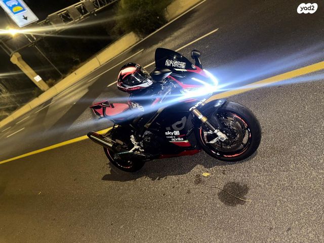 מודעת רכב אפריליה RSV4R