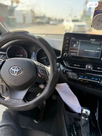 מודעת רכב טויוטה C-HR