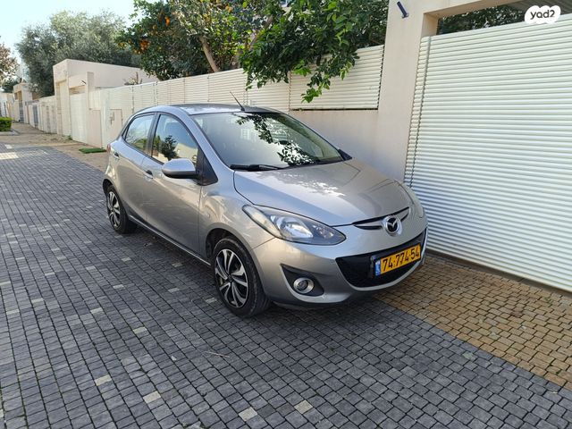 מודעת רכב מאזדה 2