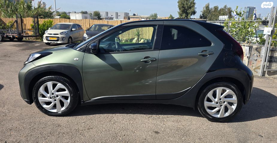 מודעת רכב טויוטה אייגו X 2