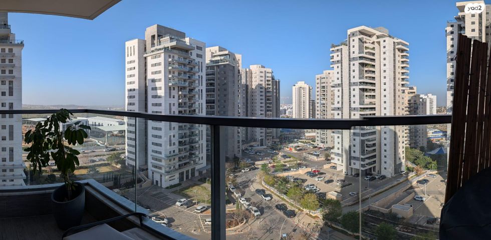 יונתן רטוש 10