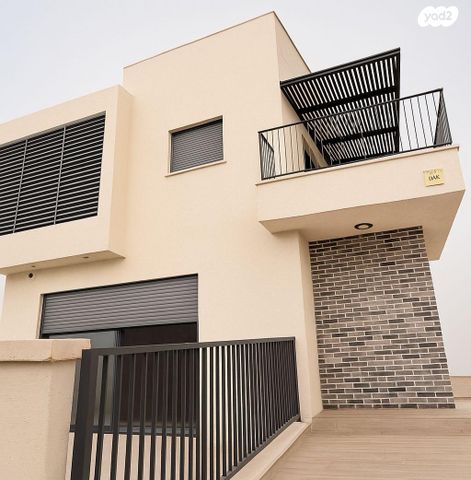 לובה אליאב 1