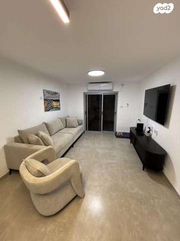 כובשי אילת 106