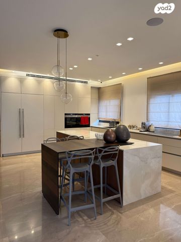 יהודה עמיחי 14