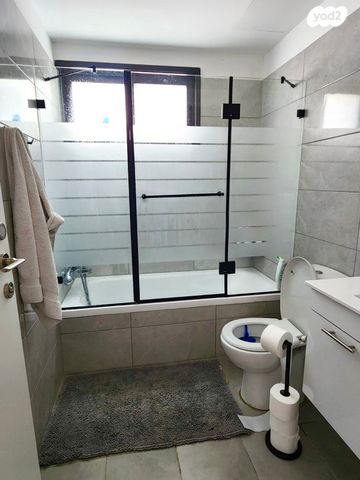 לוי אשכול 14