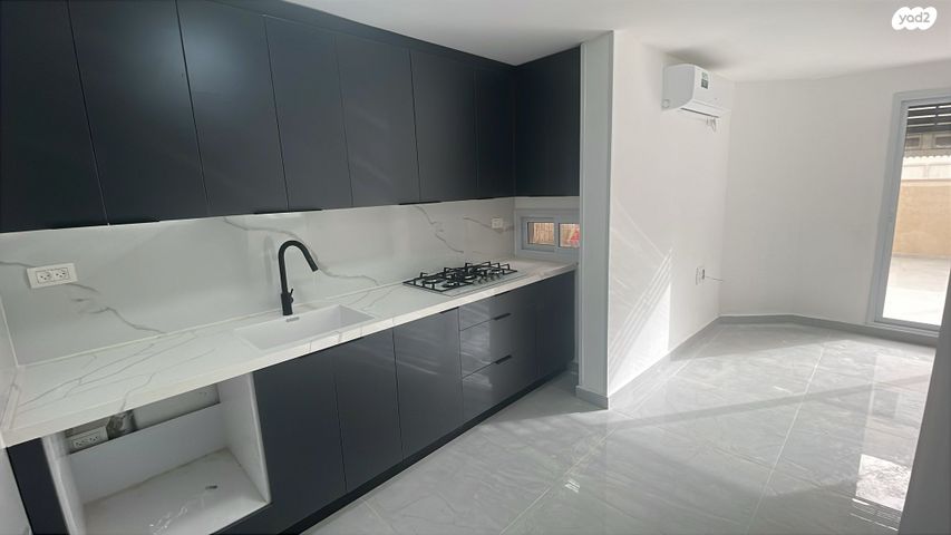 אבן גבירול 12