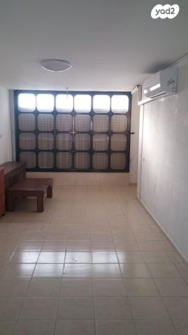 קדושי קהילת מזריץ' 12