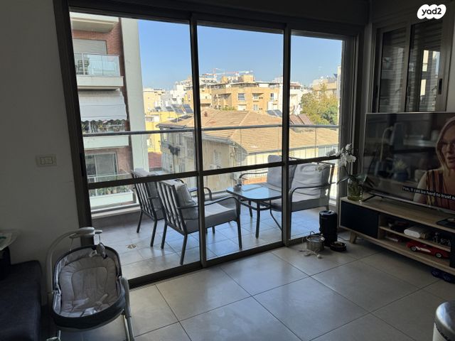 כנפי נשרים 18