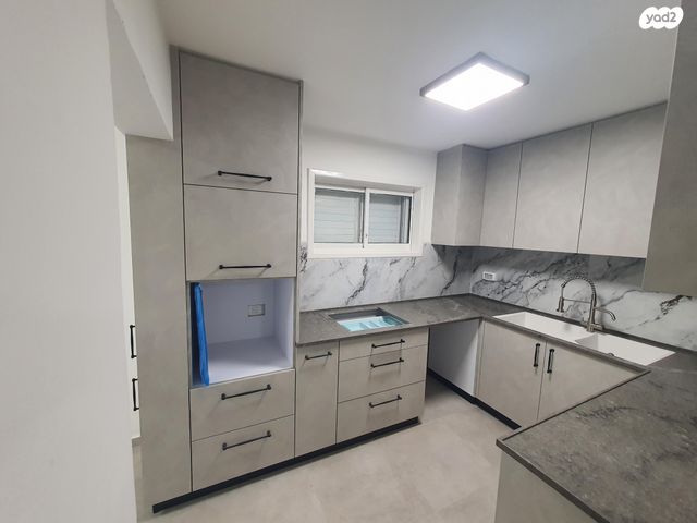 יציאת אירופה 10