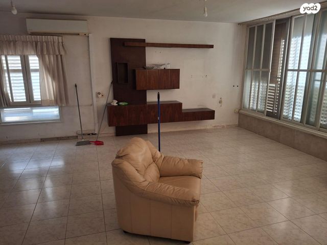 ארלוזורוב 21