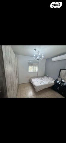 שדרות הורדים 8