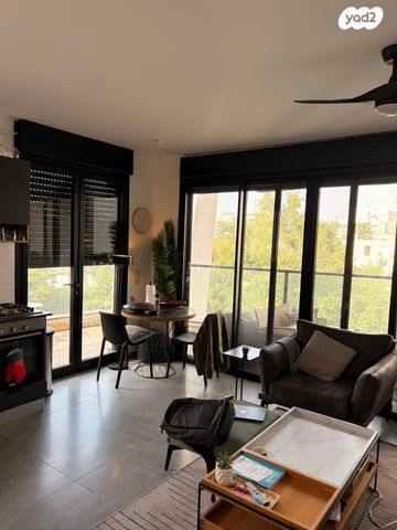 שדרות הצנחנים 8