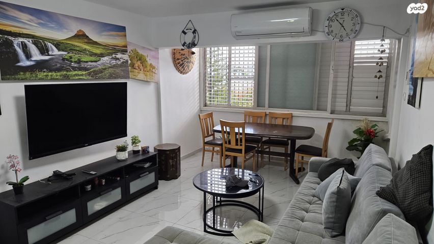 השר בכור שטרית 13