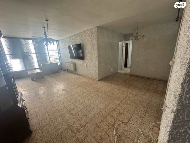 מעפילי אגוז 56