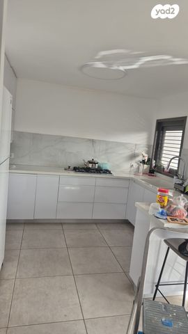 יוסף אהרונוביץ' 28