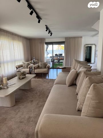 קדושי השואה 81