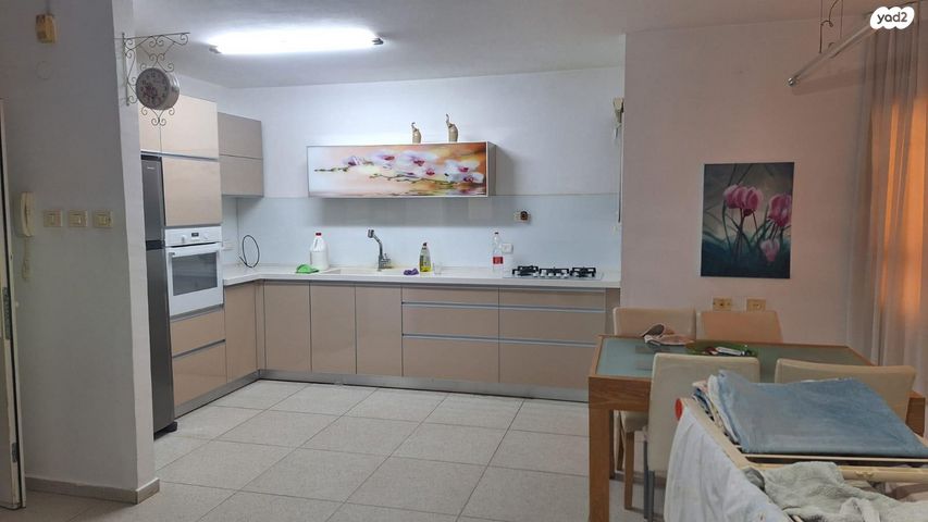 אביגדור המאירי 16