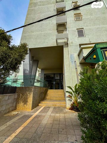 קדושי השואה 56