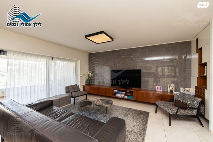 טריפלקס, חיפה