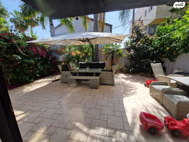 קרית הפרחים - 2005