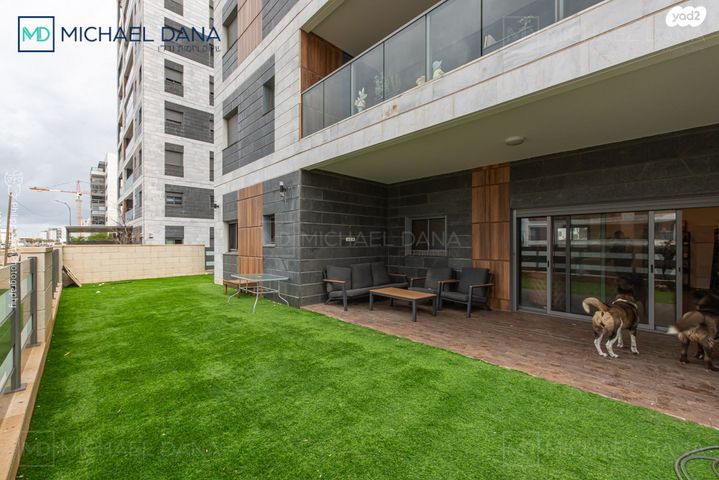 דירת גן, החותרים, טירת כרמל