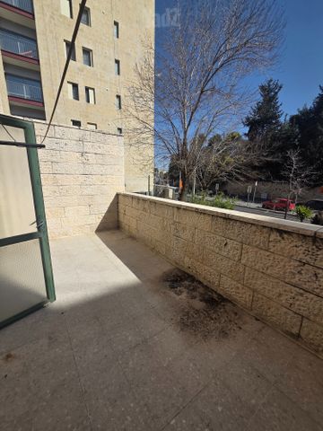 דירה למכירה בירושלים (תיווך) — 4