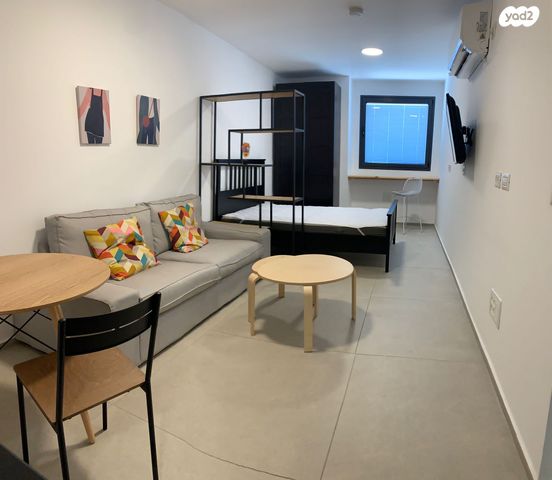 מודעת נכס, עין דור, שער פלמר, תחנת רכבת השמונה, חיפה