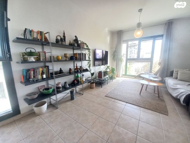 שדרות ירושלים 19