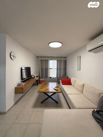 גיורא יוספטל 13