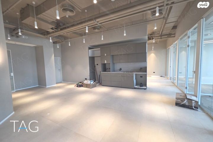 דרך מנחם בגין 13