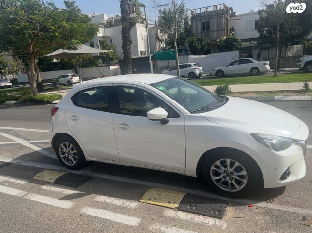 מודעת רכב מאזדה 2